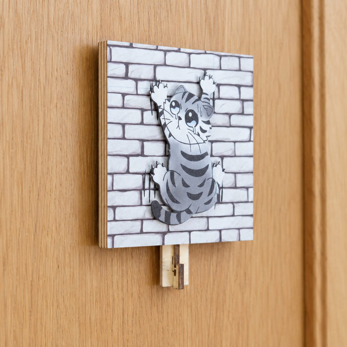Wood layers and details of Climbing Cat Wooden Key Holder